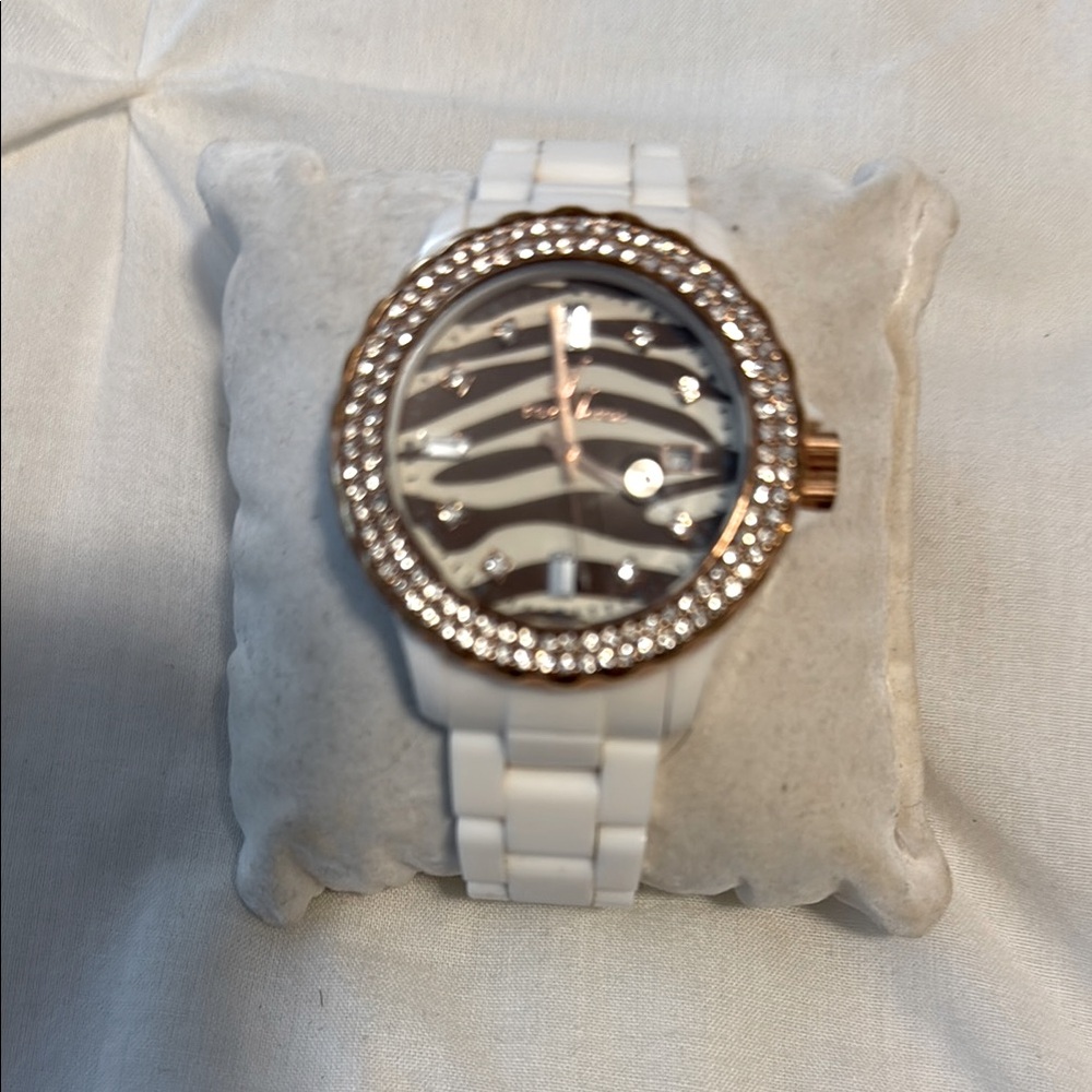 Elegant White and Gold Women's Watch